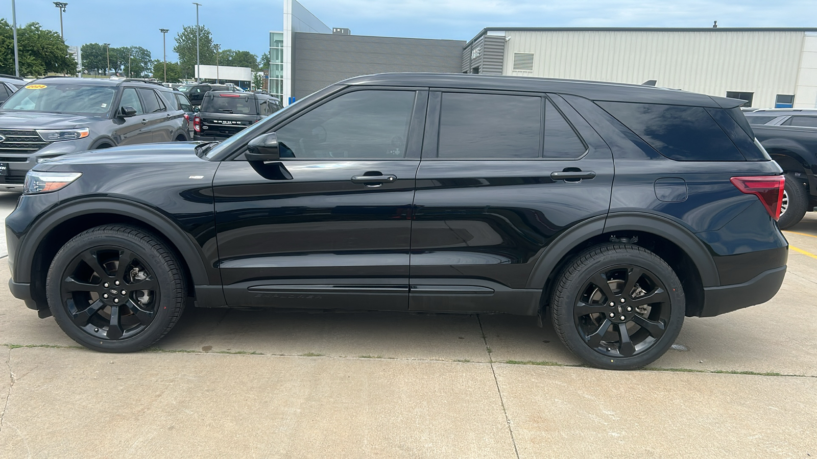 2022 Ford Explorer ST-Line 6