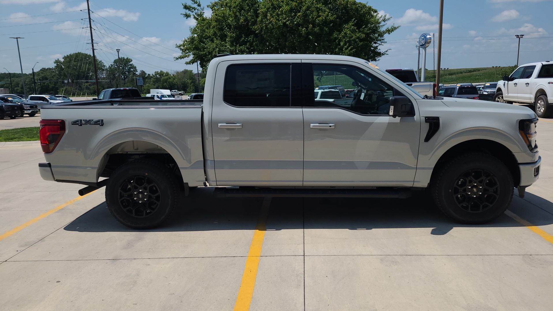 2024 Ford F-150 XLT 2