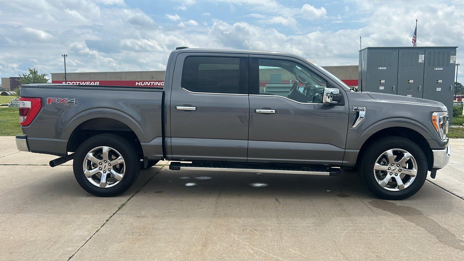 2021 Ford F-150 Lariat 2