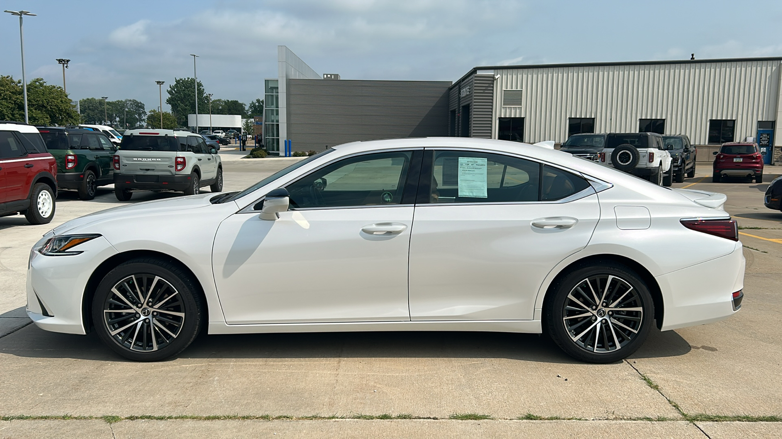 2024 Lexus ES 300h Luxury 6