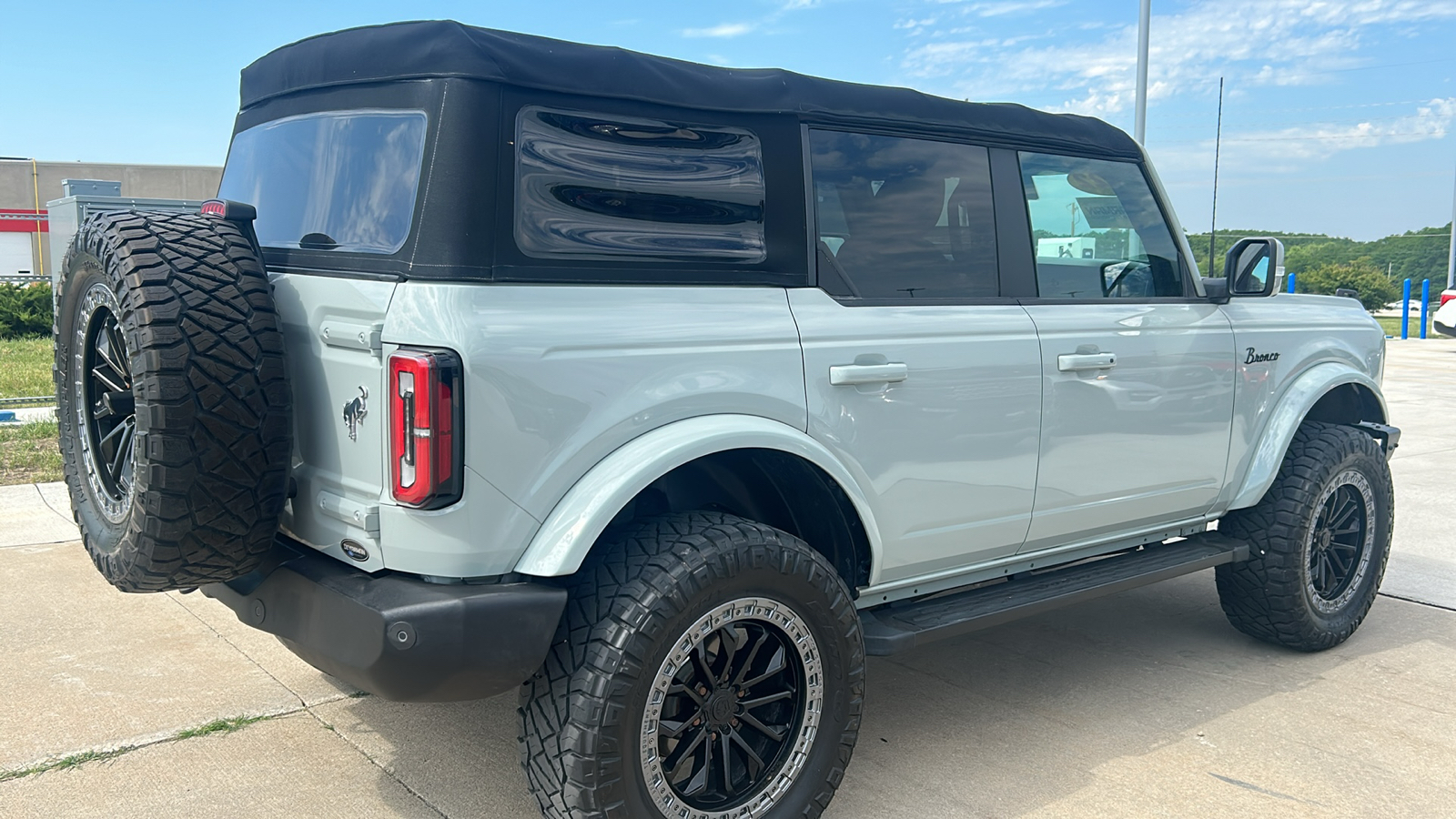 2022 Ford Bronco Outer Banks 3