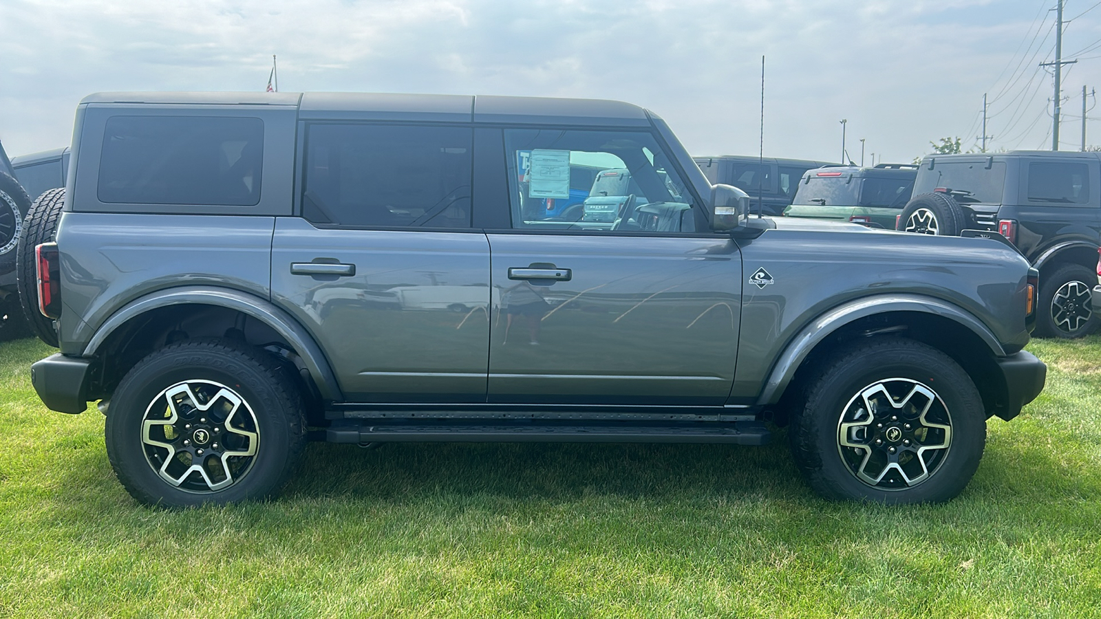 2024 Ford Bronco Outer Banks 2