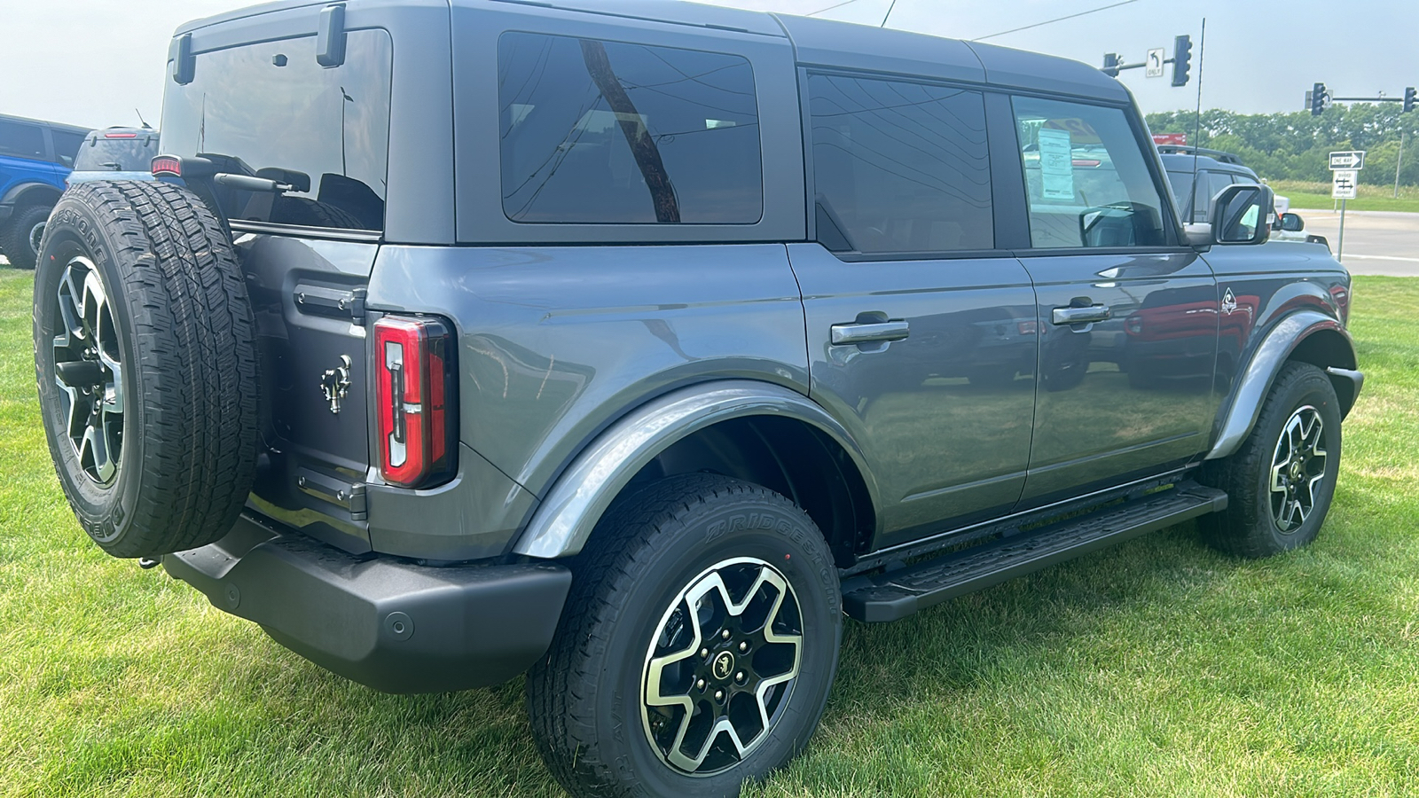 2024 Ford Bronco Outer Banks 3