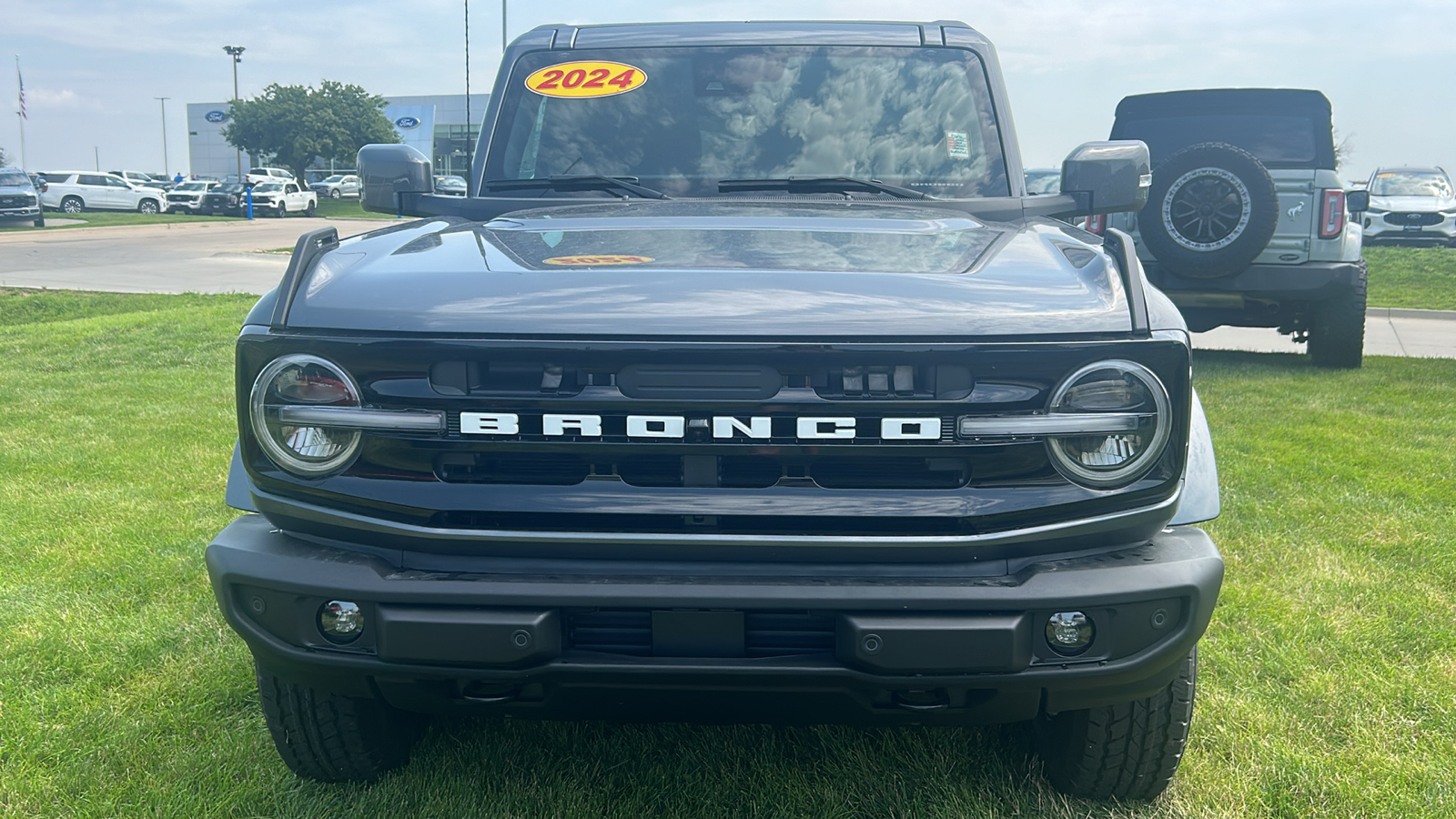 2024 Ford Bronco Outer Banks 8