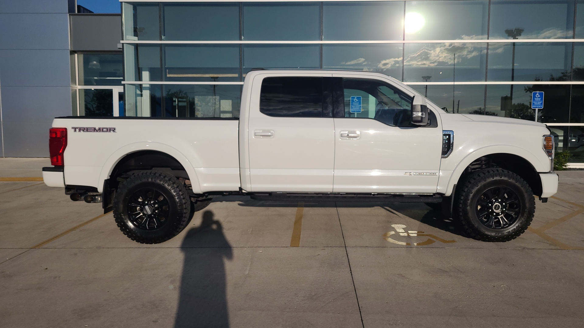 2022 Ford F-250SD Lariat 2