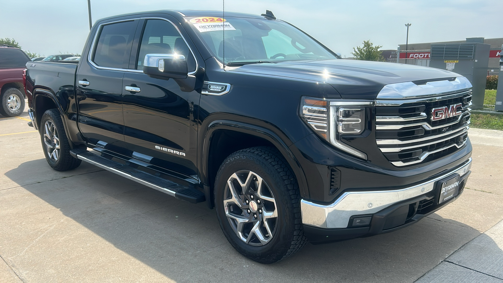 2024 GMC Sierra 1500 SLT 1