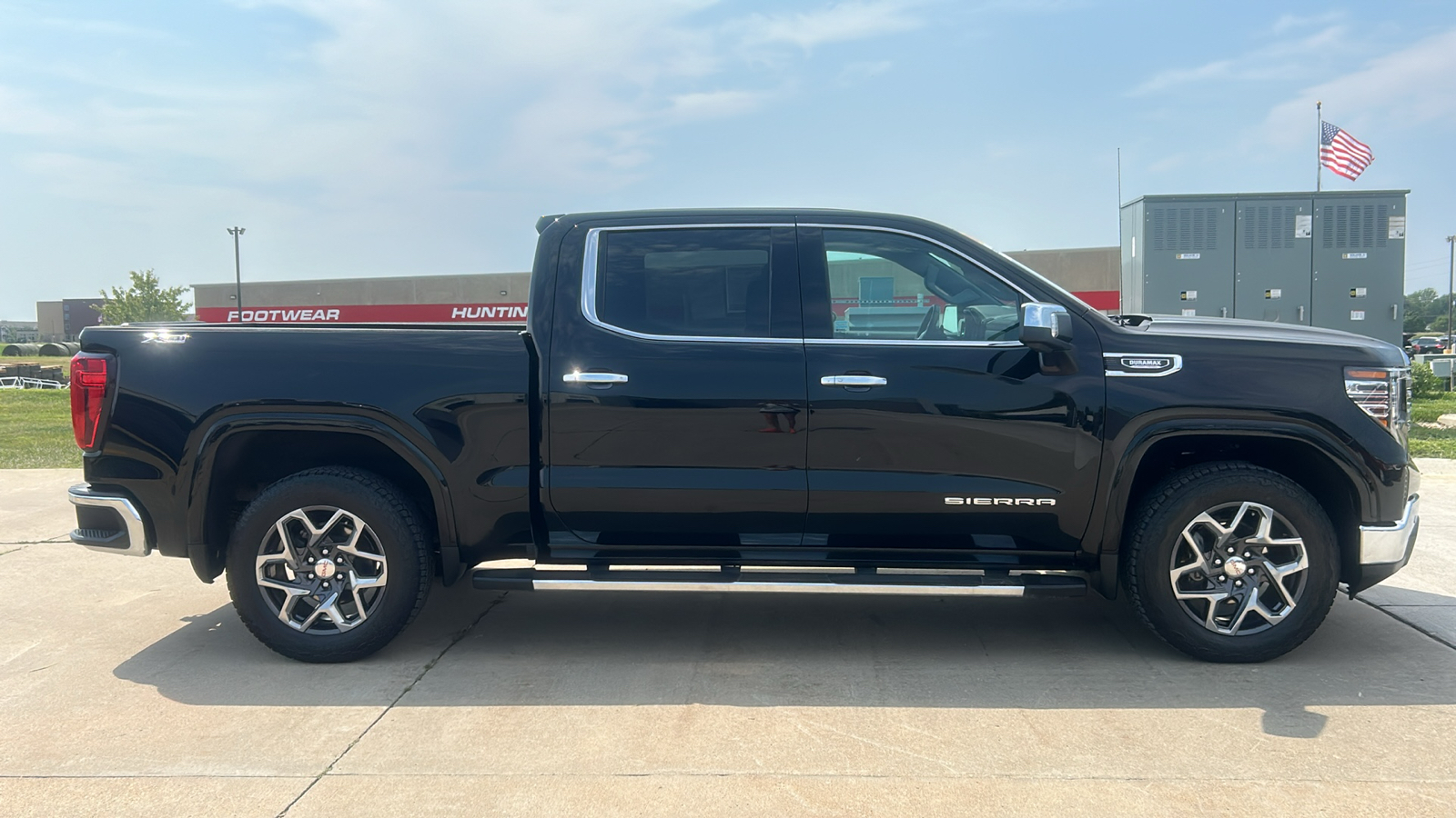 2024 GMC Sierra 1500 SLT 2