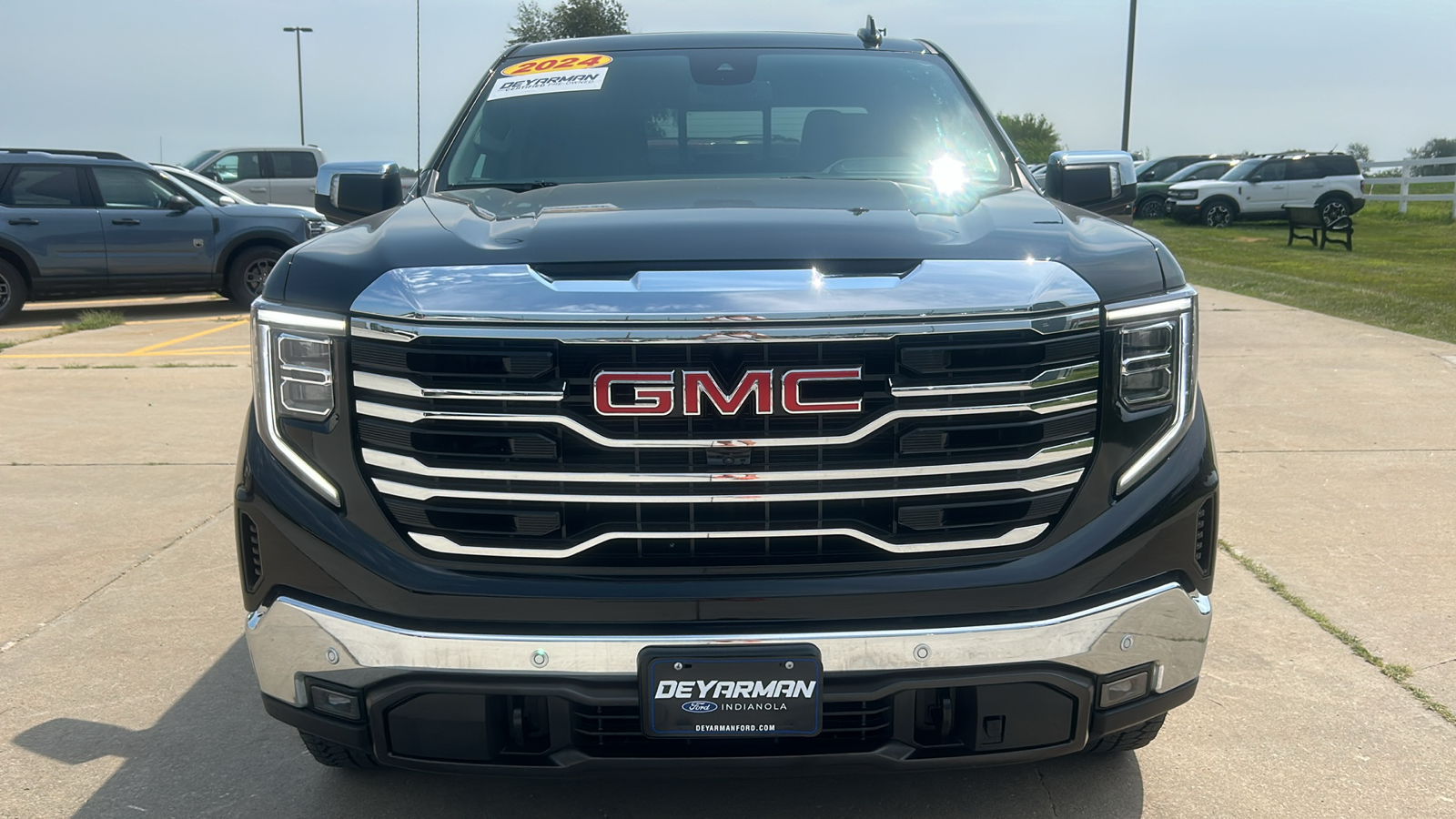 2024 GMC Sierra 1500 SLT 8