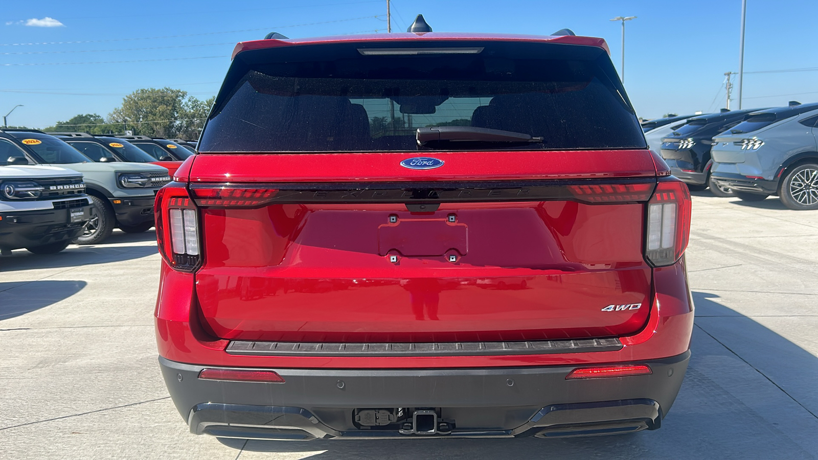 2025 Ford Explorer ST-Line 4