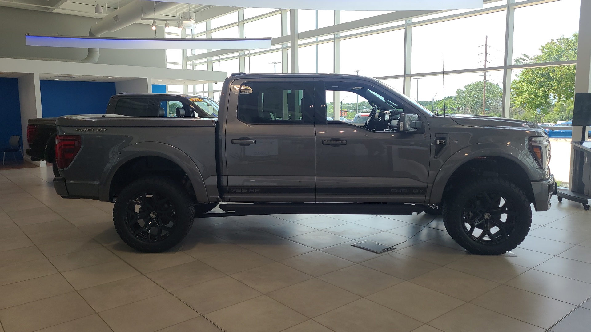 2024 Ford F-150 Lariat 2