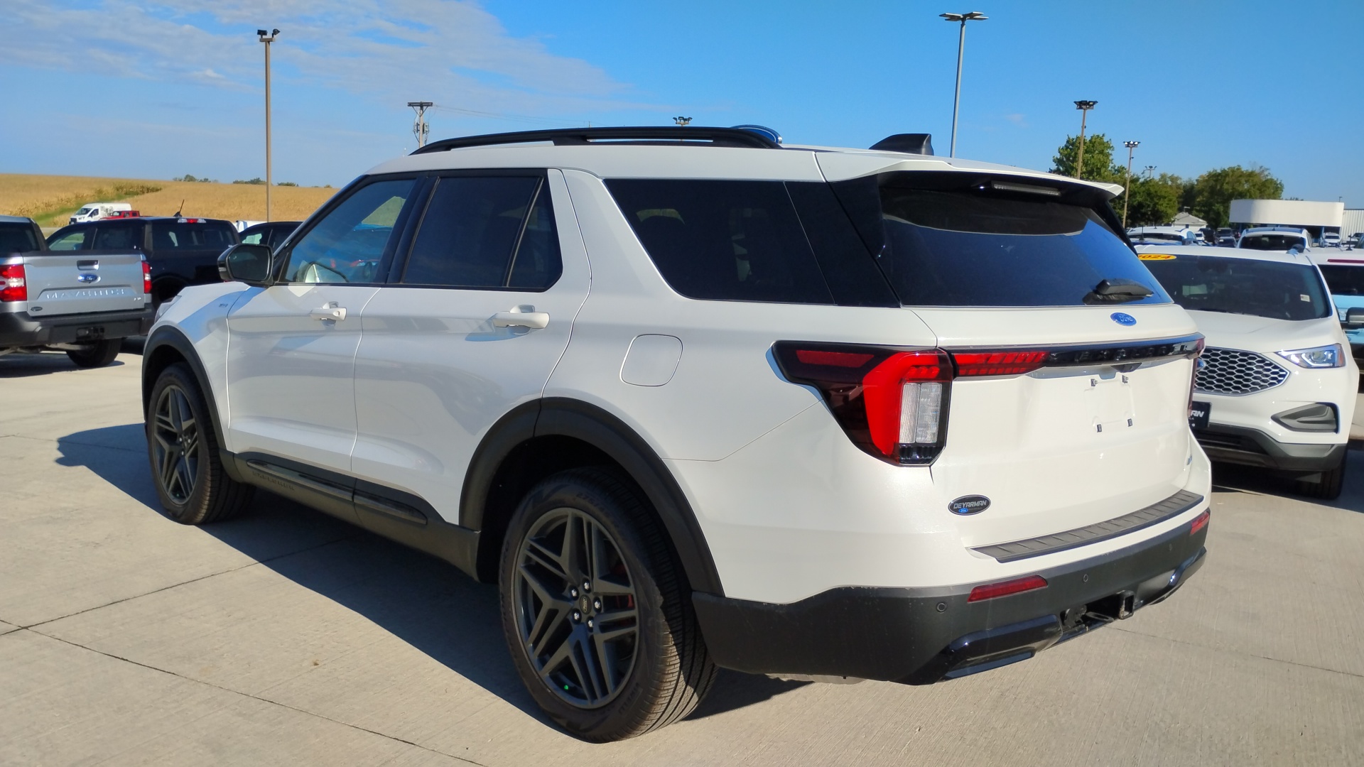 2025 Ford Explorer ST-Line 5