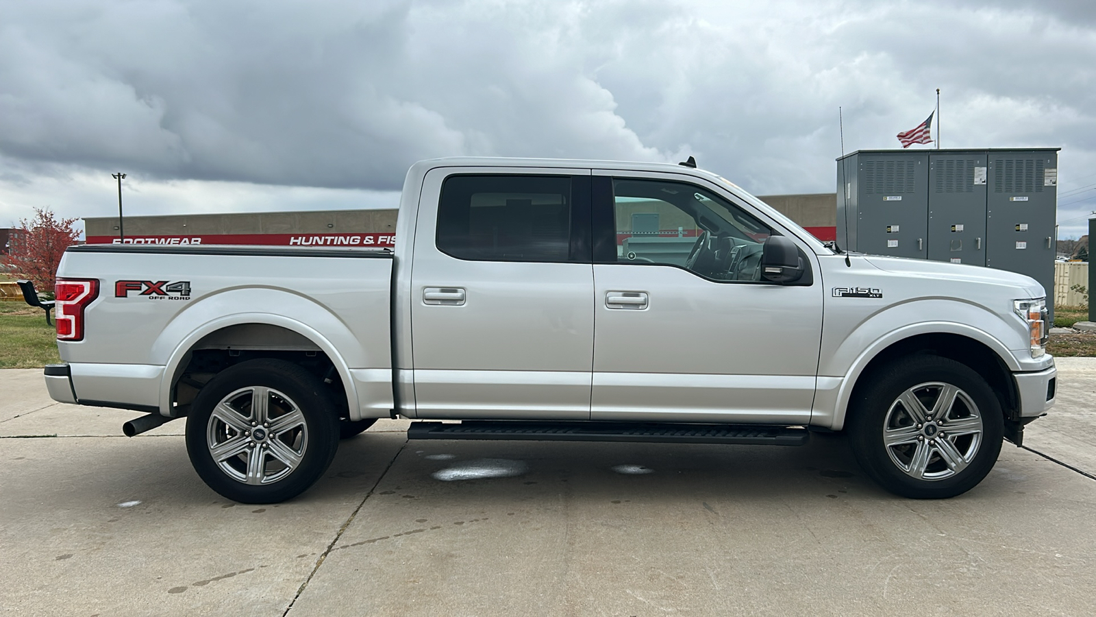 2019 Ford F-150 XLT 2