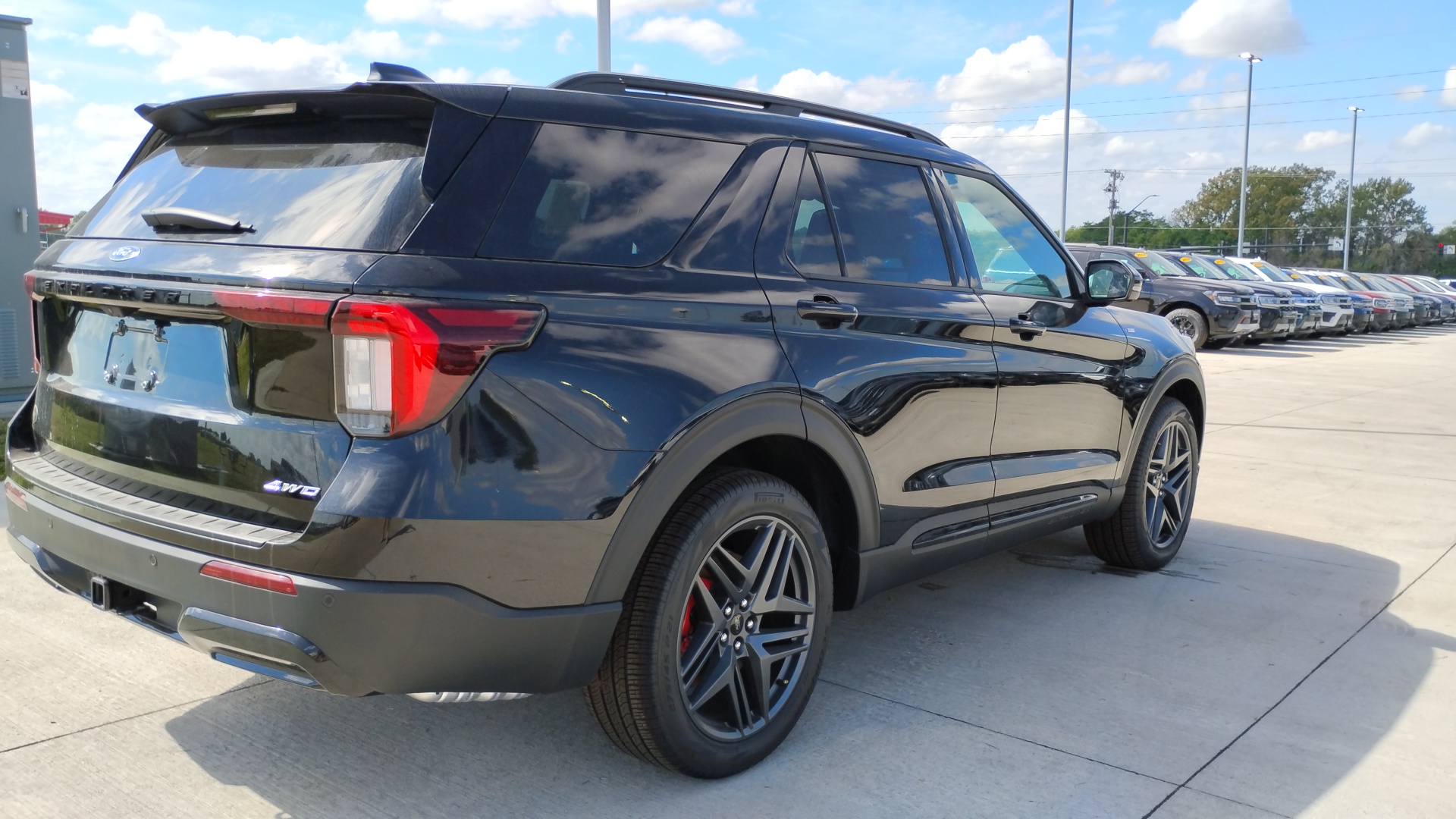 2025 Ford Explorer ST-Line 3