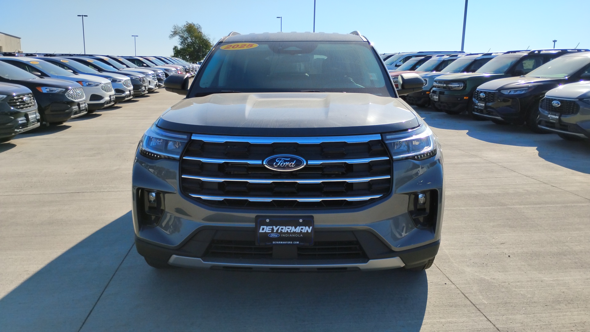 2025 Ford Explorer Active 9