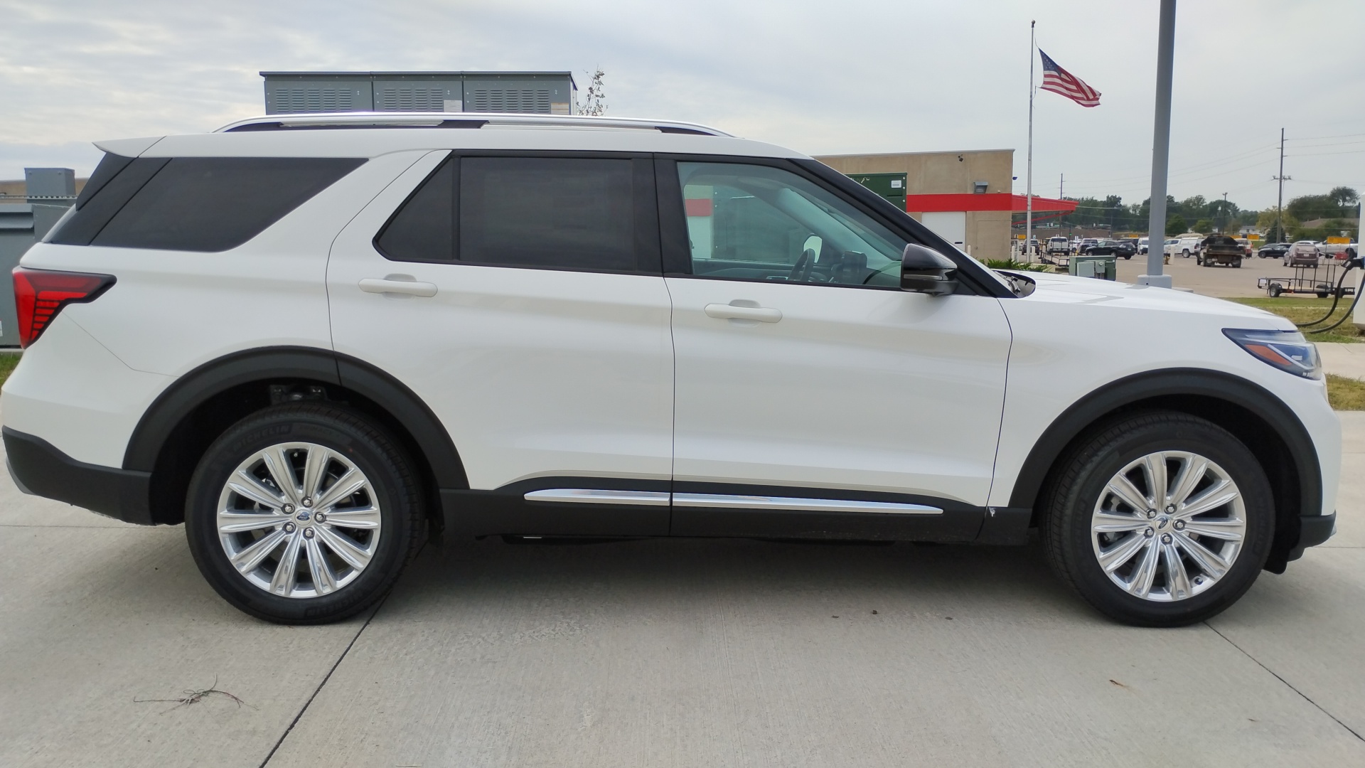 2025 Ford Explorer Platinum 2