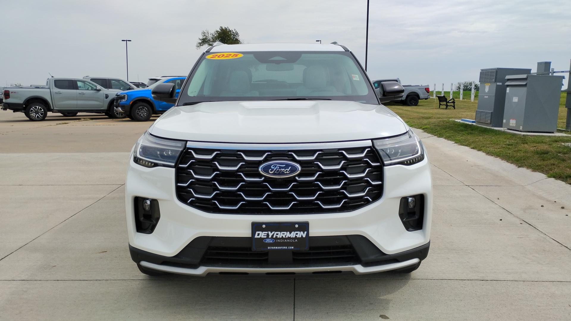 2025 Ford Explorer Platinum 8