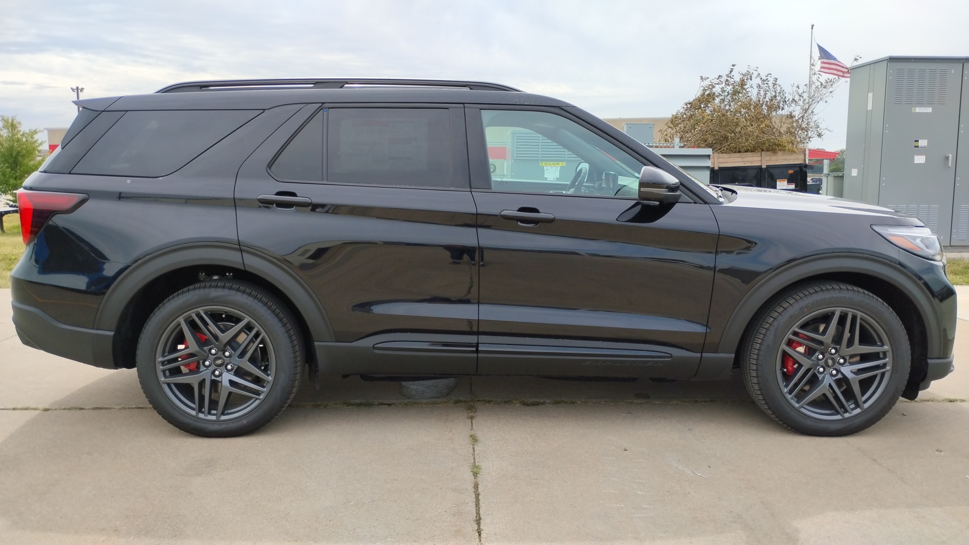 2025 Ford Explorer ST 2