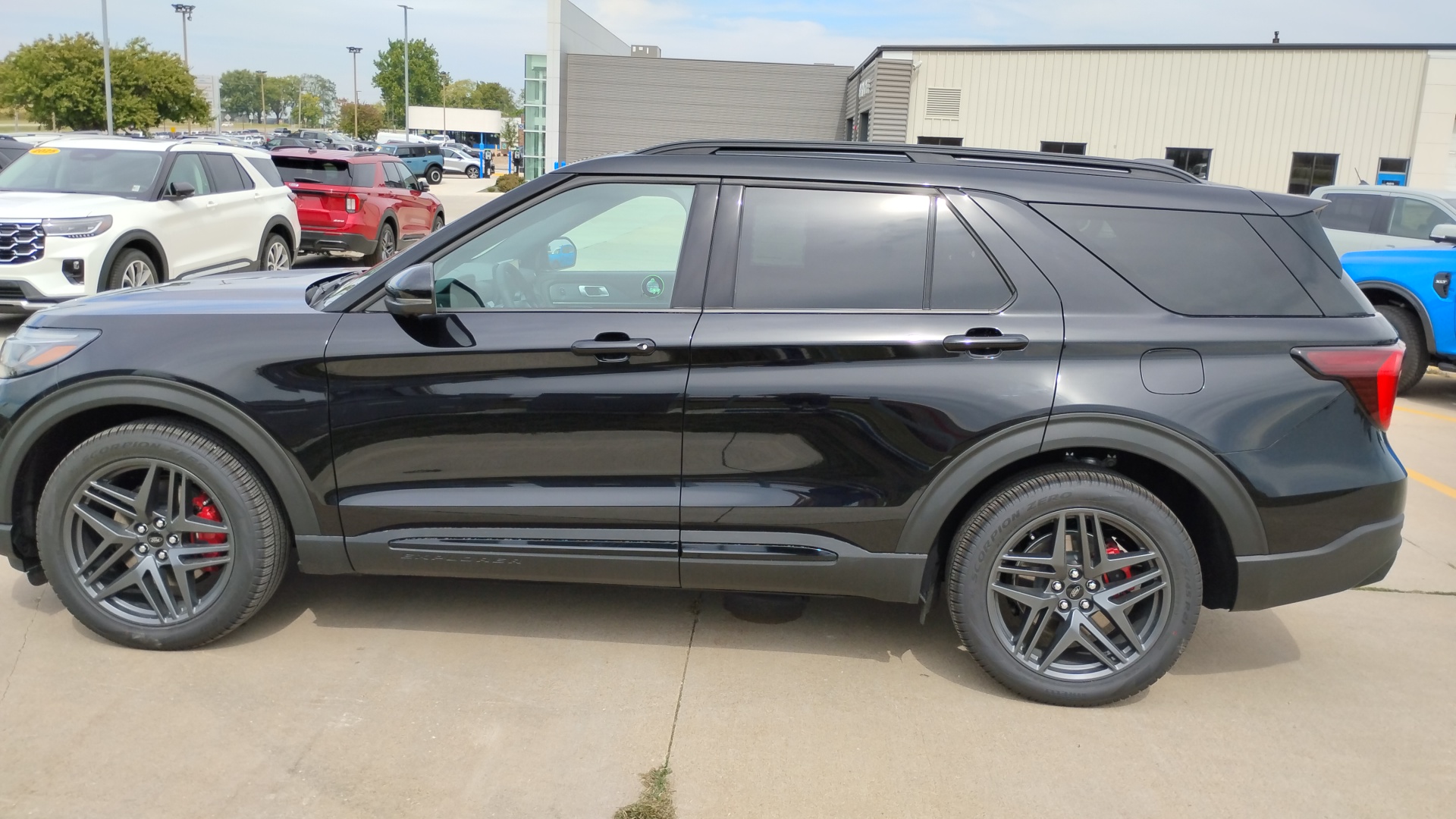 2025 Ford Explorer ST 6