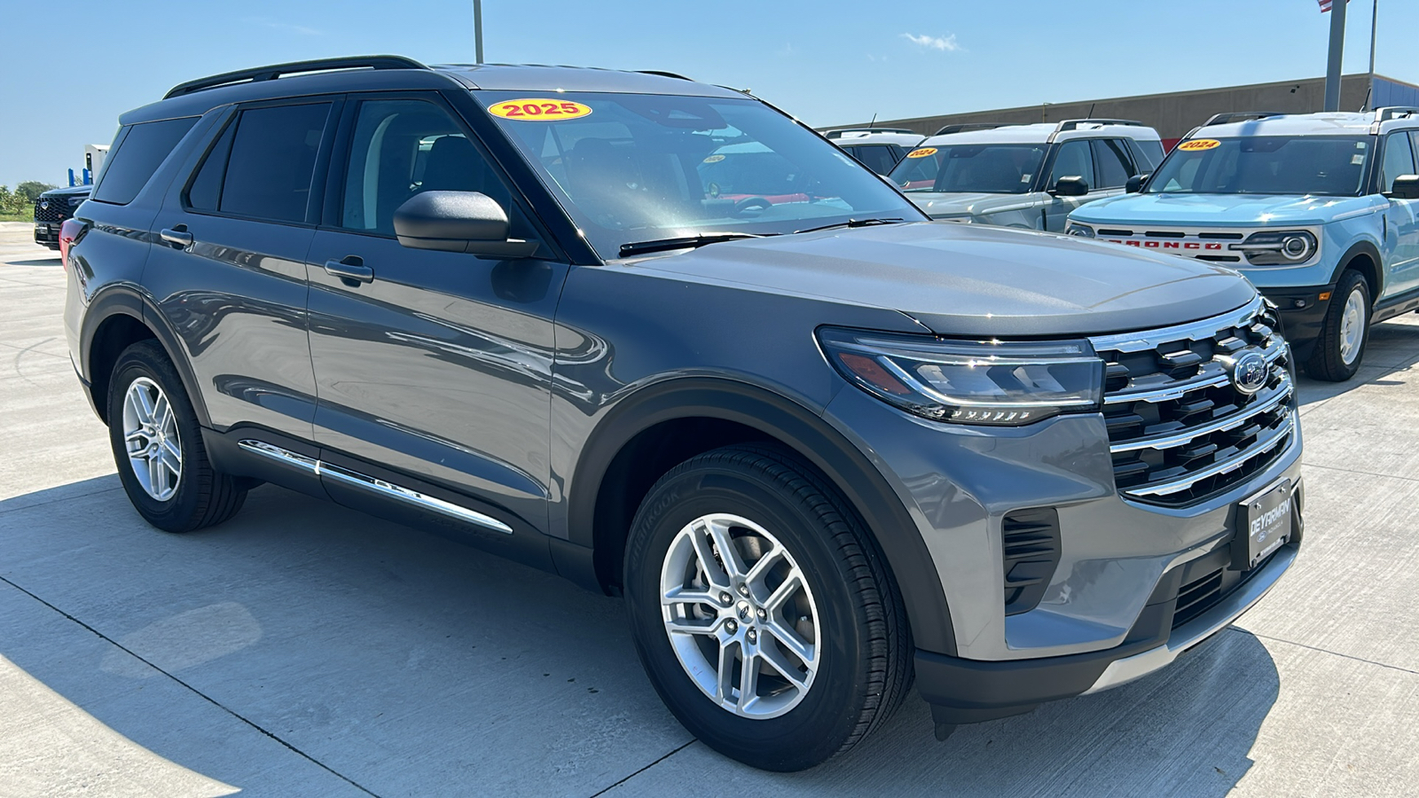 2025 Ford Explorer Active 1