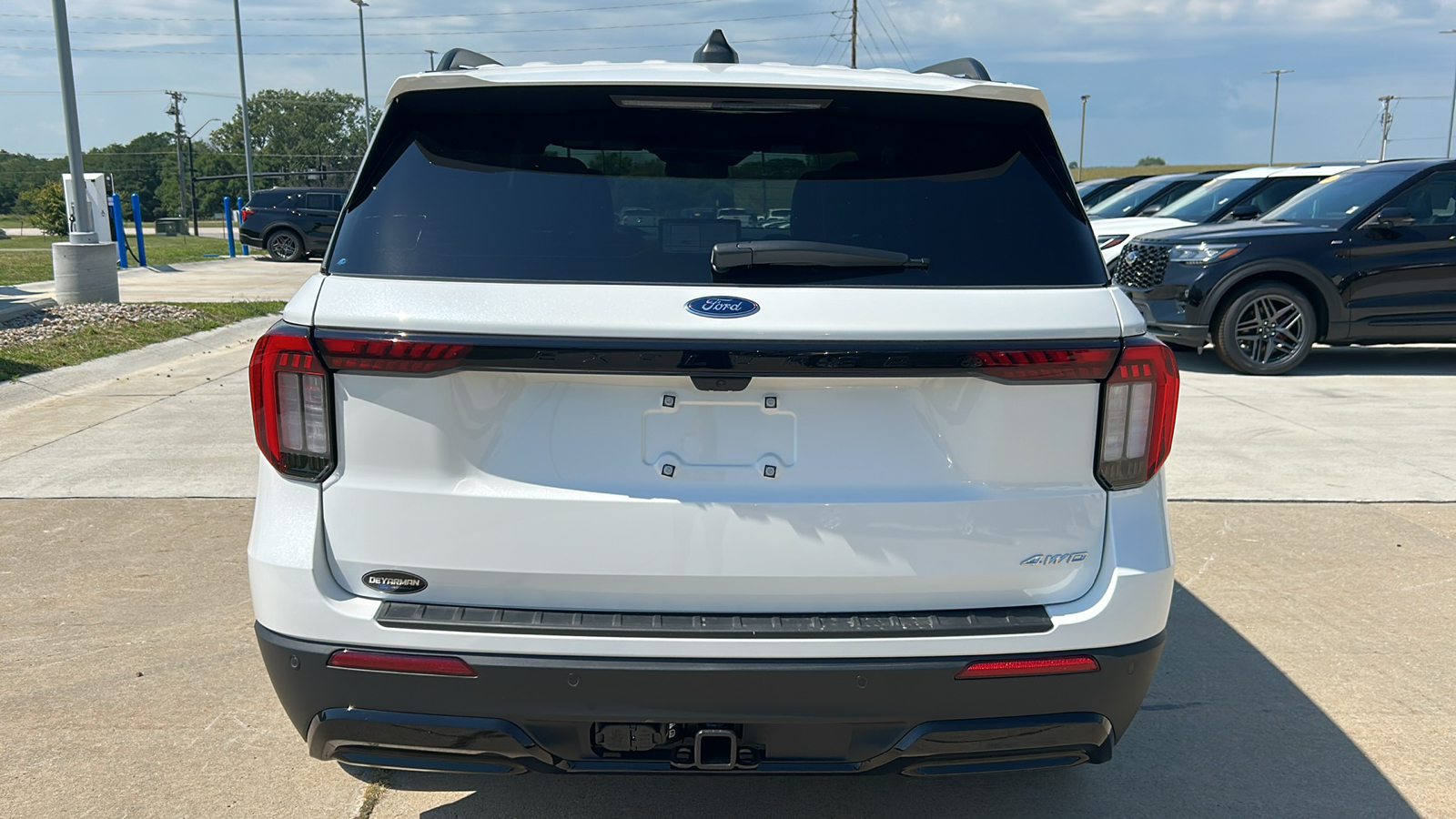 2025 Ford Explorer ST-Line 4