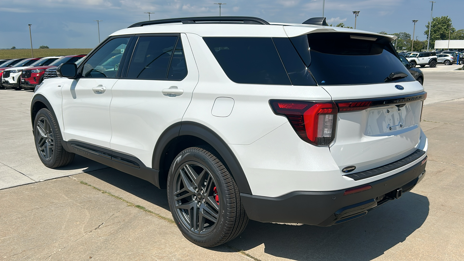 2025 Ford Explorer ST-Line 5