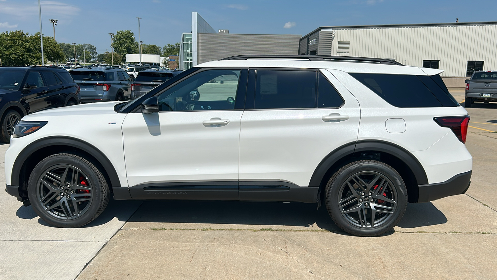 2025 Ford Explorer ST-Line 6