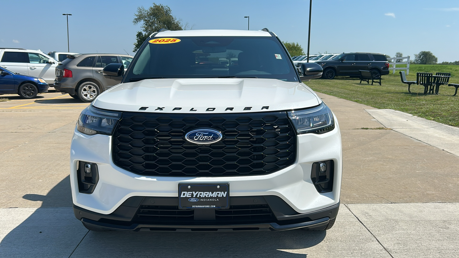 2025 Ford Explorer ST-Line 8