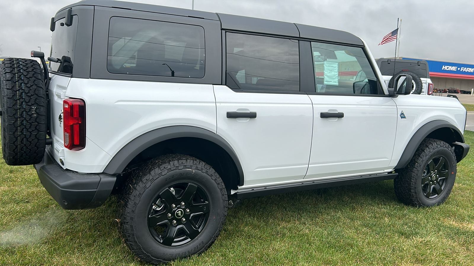 2024 Ford Bronco Black Diamond 3