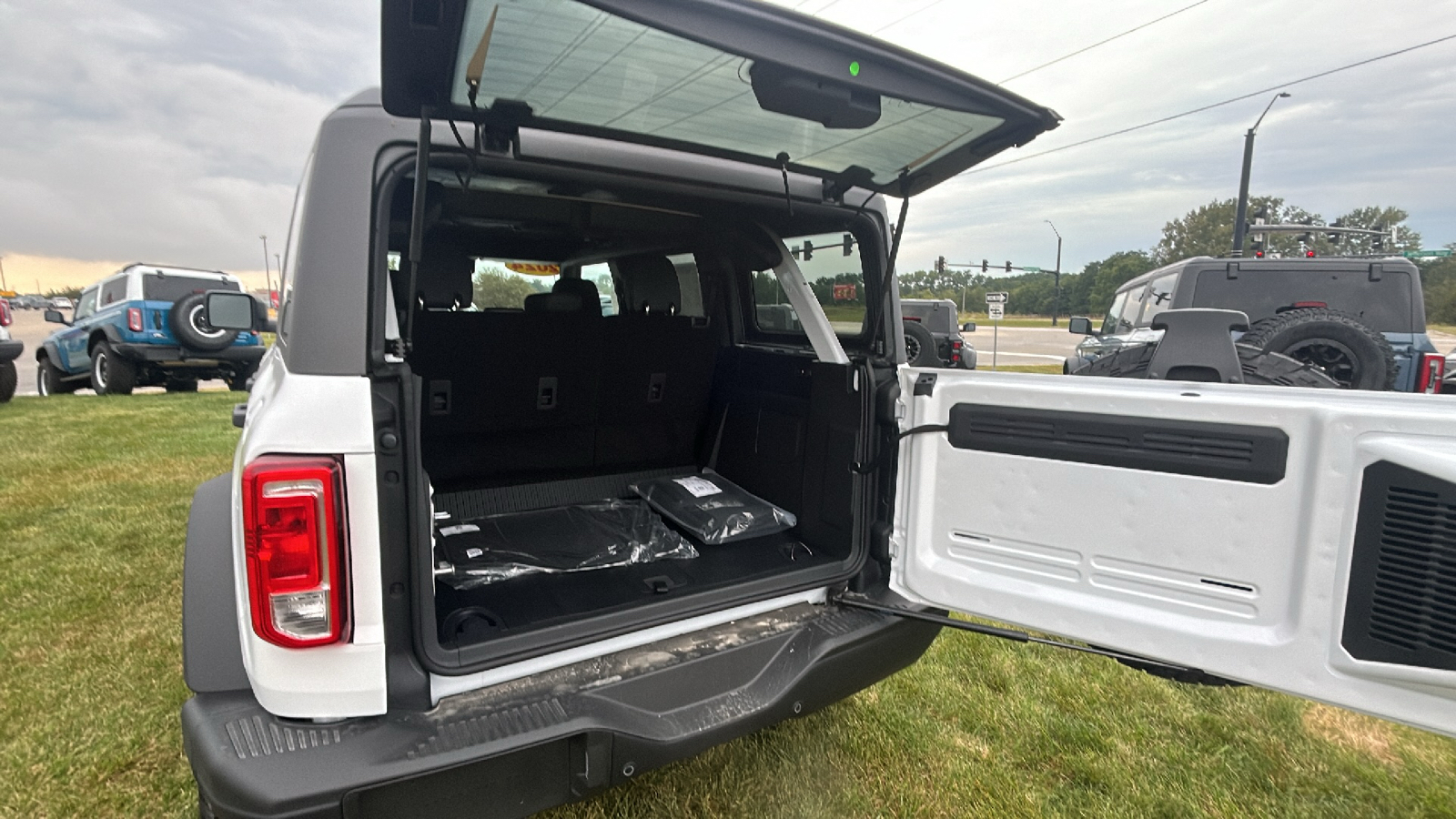 2024 Ford Bronco Black Diamond 17