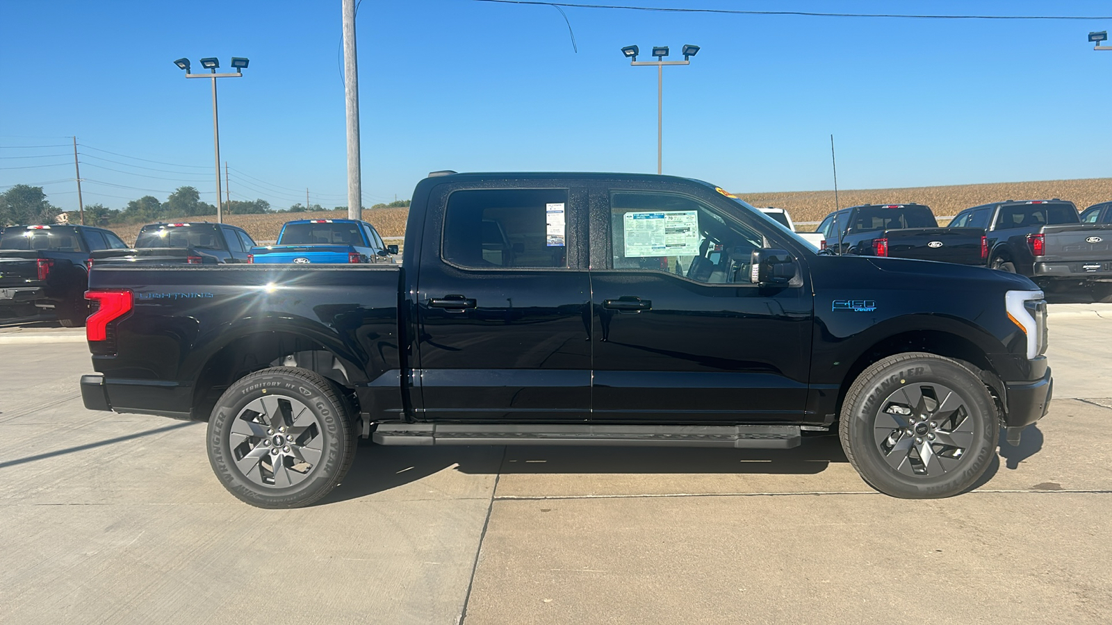 2024 Ford F-150 Lightning Lariat 2