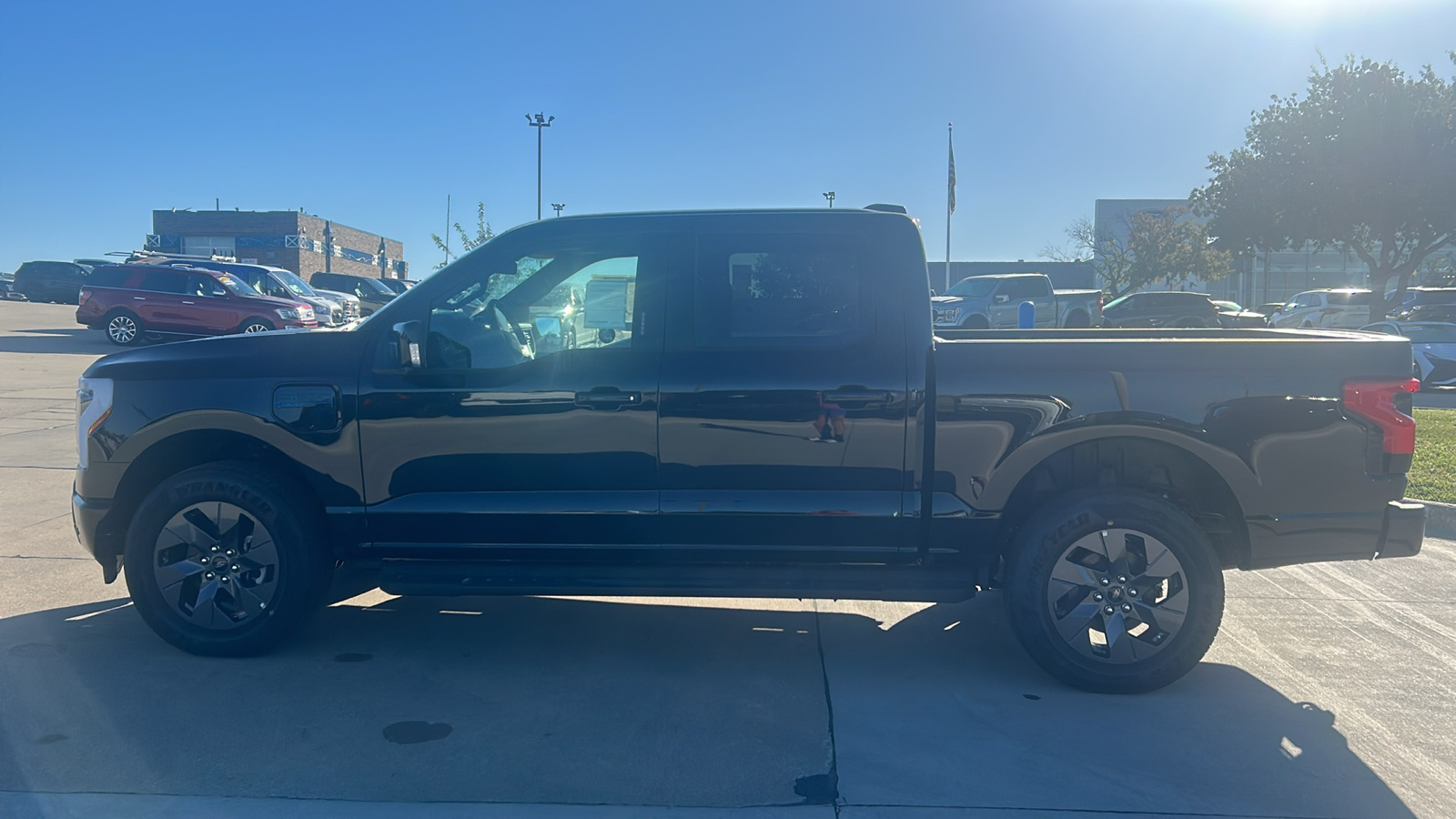 2024 Ford F-150 Lightning Lariat 6