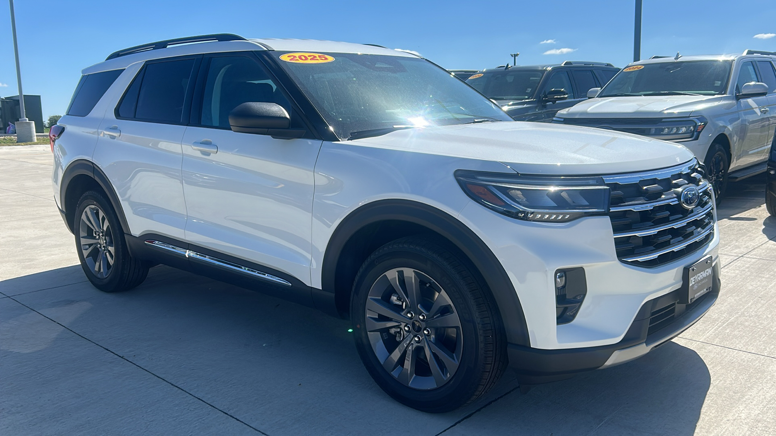 2025 Ford Explorer Active 1