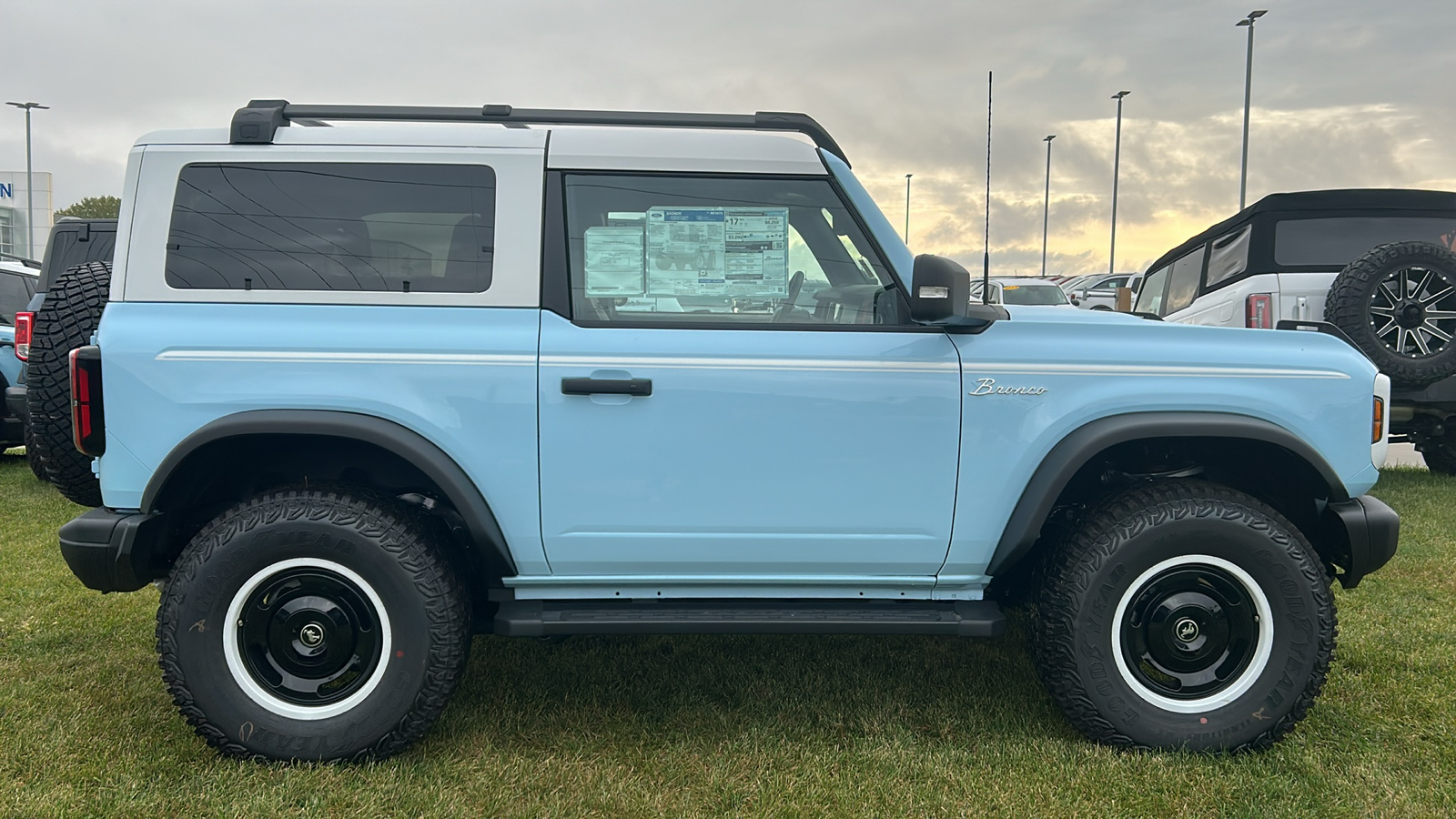 2024 Ford Bronco Heritage Limited Edition 2