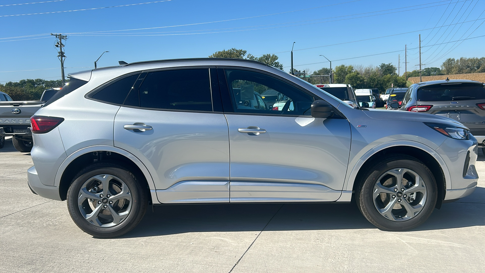 2024 Ford Escape ST-Line 2