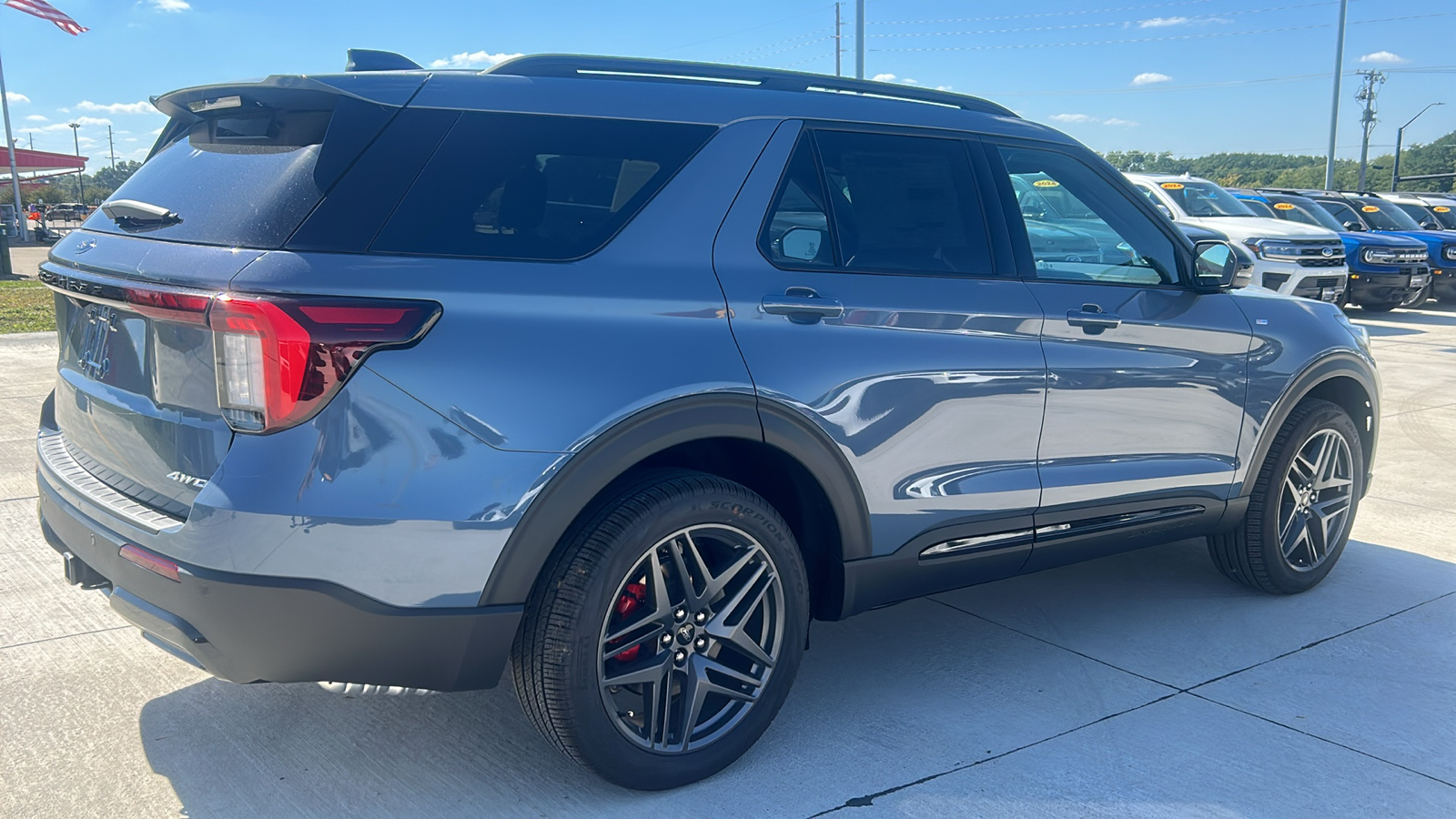 2025 Ford Explorer ST-Line 3