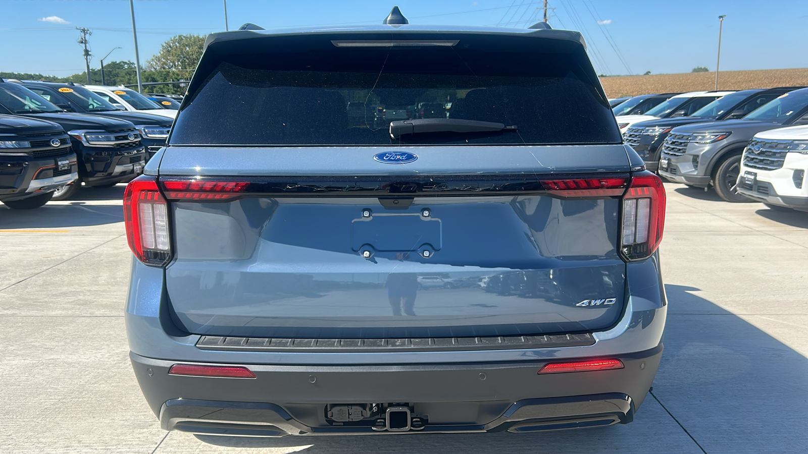 2025 Ford Explorer ST-Line 4