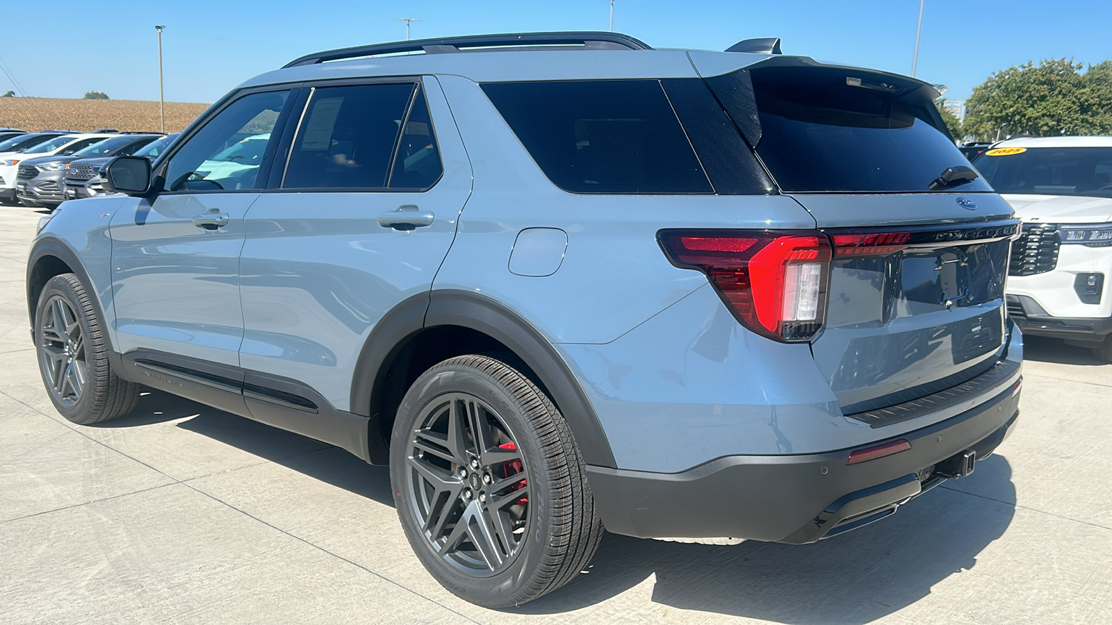 2025 Ford Explorer ST-Line 5