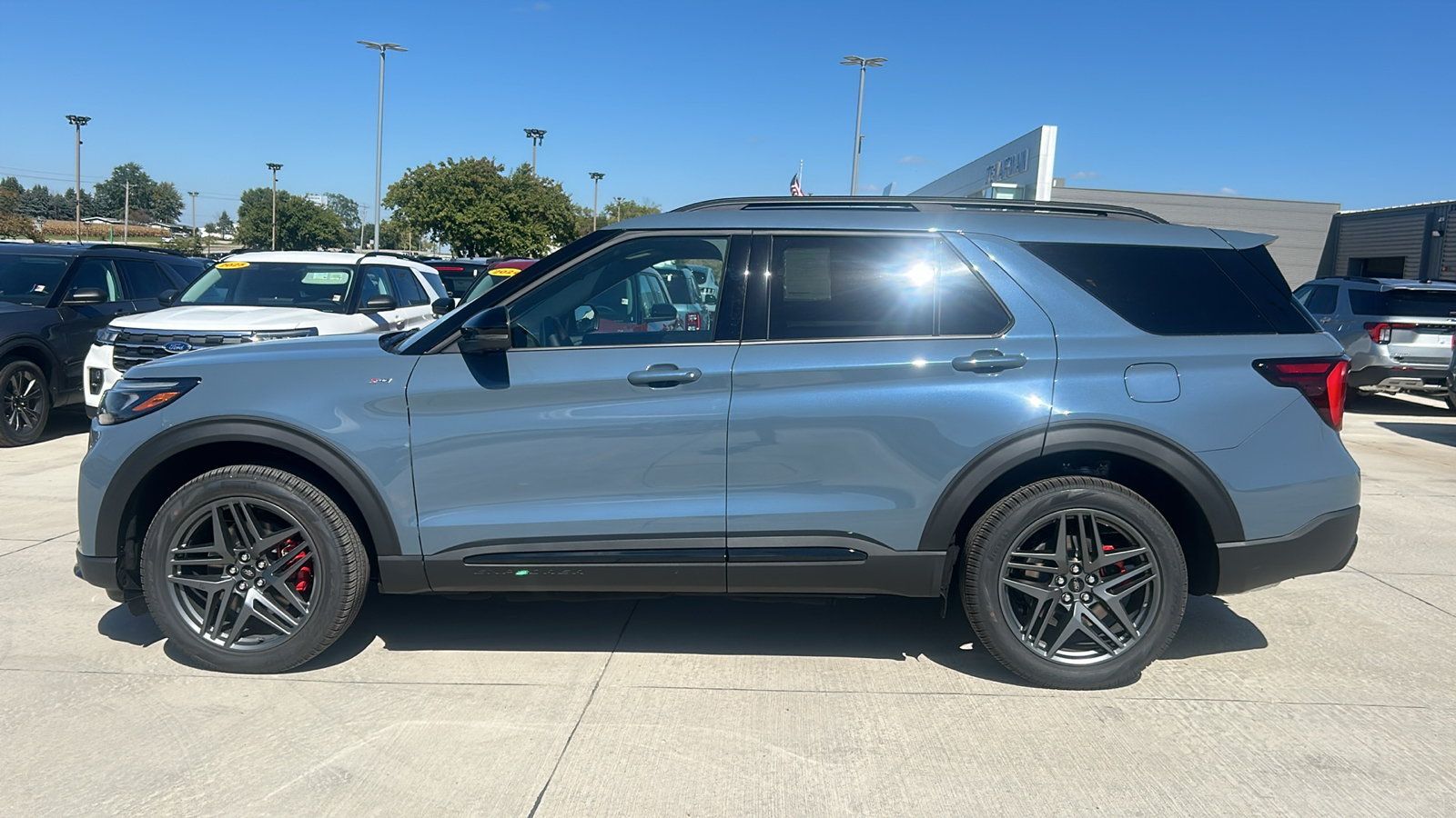 2025 Ford Explorer ST-Line 6