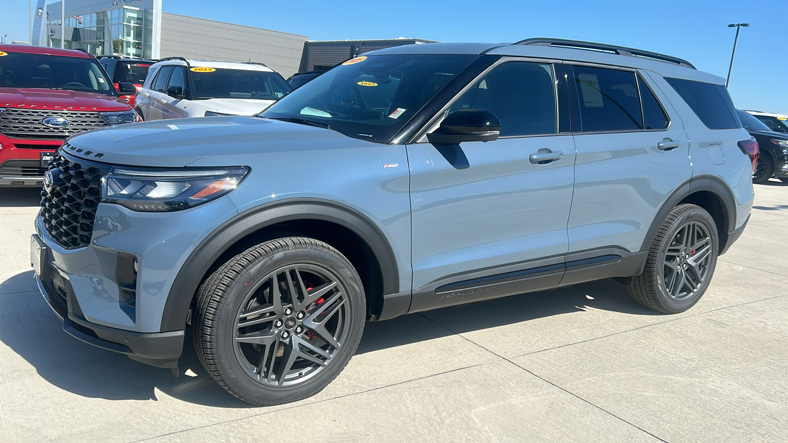 2025 Ford Explorer ST-Line 7