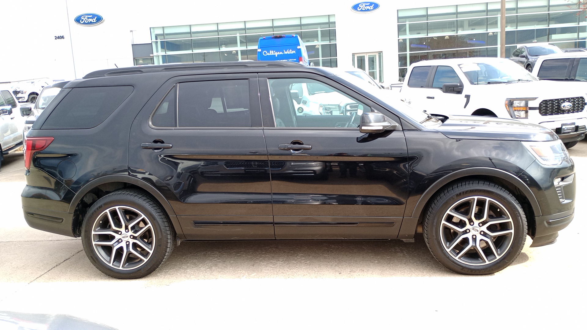 2018 Ford Explorer Sport 2