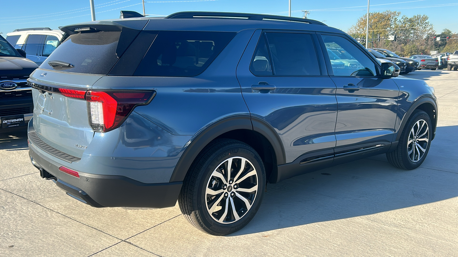 2025 Ford Explorer ST-Line 3