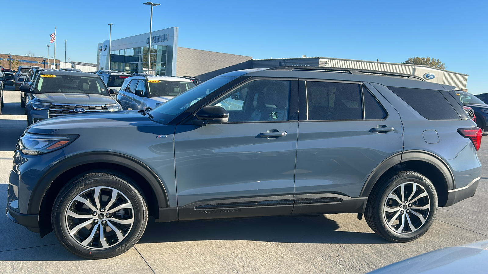 2025 Ford Explorer ST-Line 6