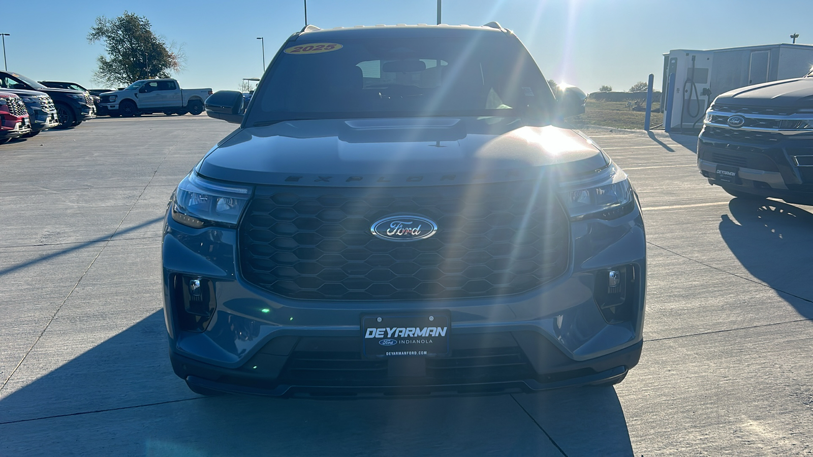 2025 Ford Explorer ST-Line 8