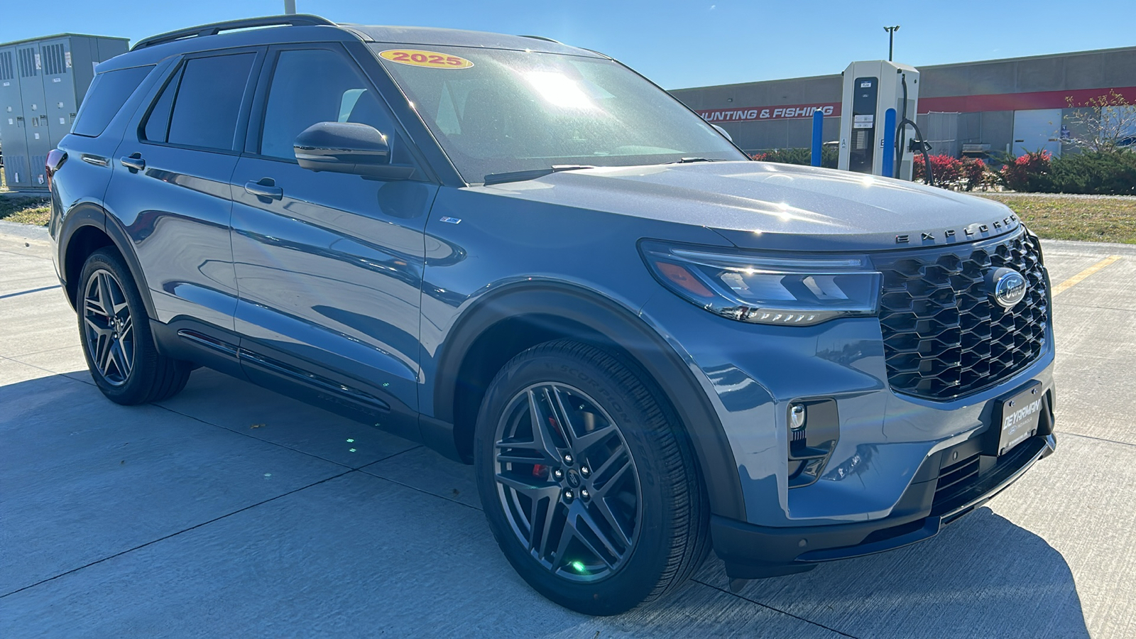 2025 Ford Explorer ST-Line 1