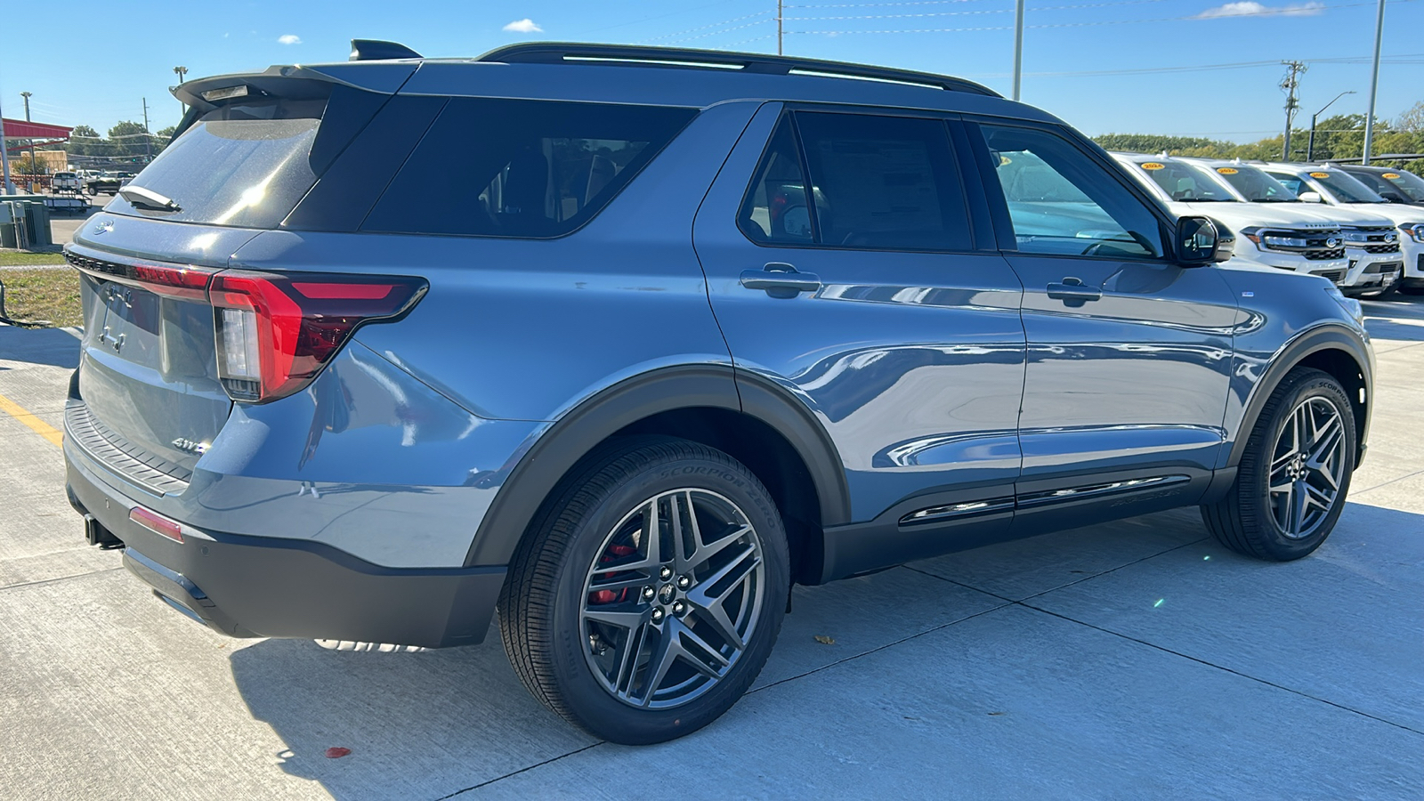 2025 Ford Explorer ST-Line 3