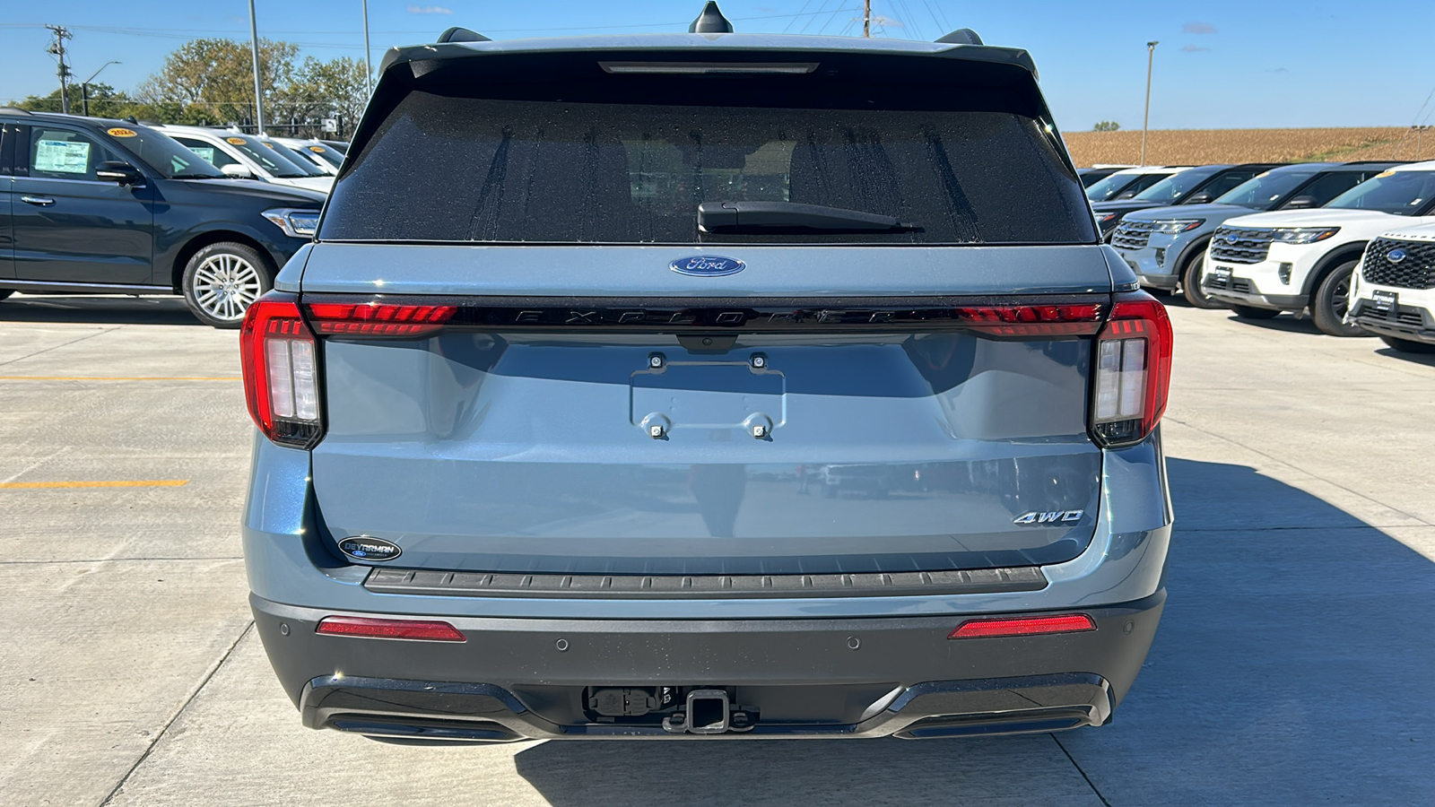 2025 Ford Explorer ST-Line 4