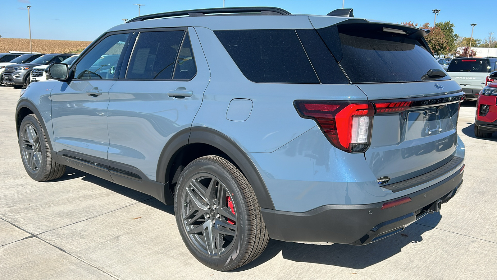 2025 Ford Explorer ST-Line 5