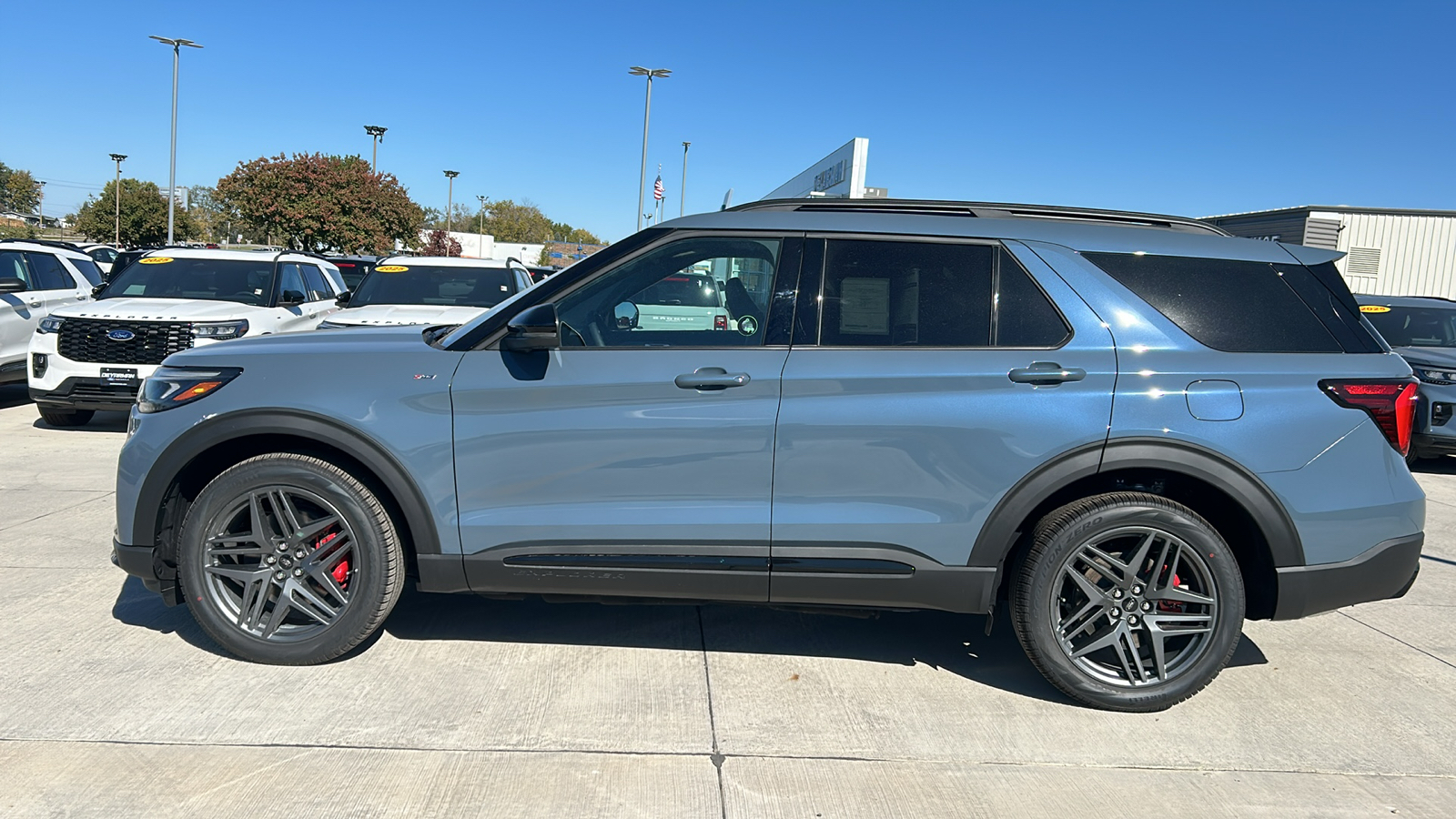 2025 Ford Explorer ST-Line 6