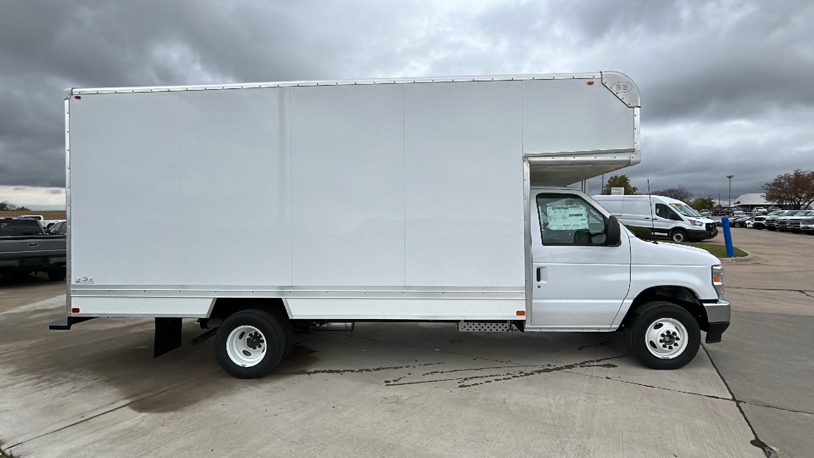 2025 Ford E-450SD Base 2