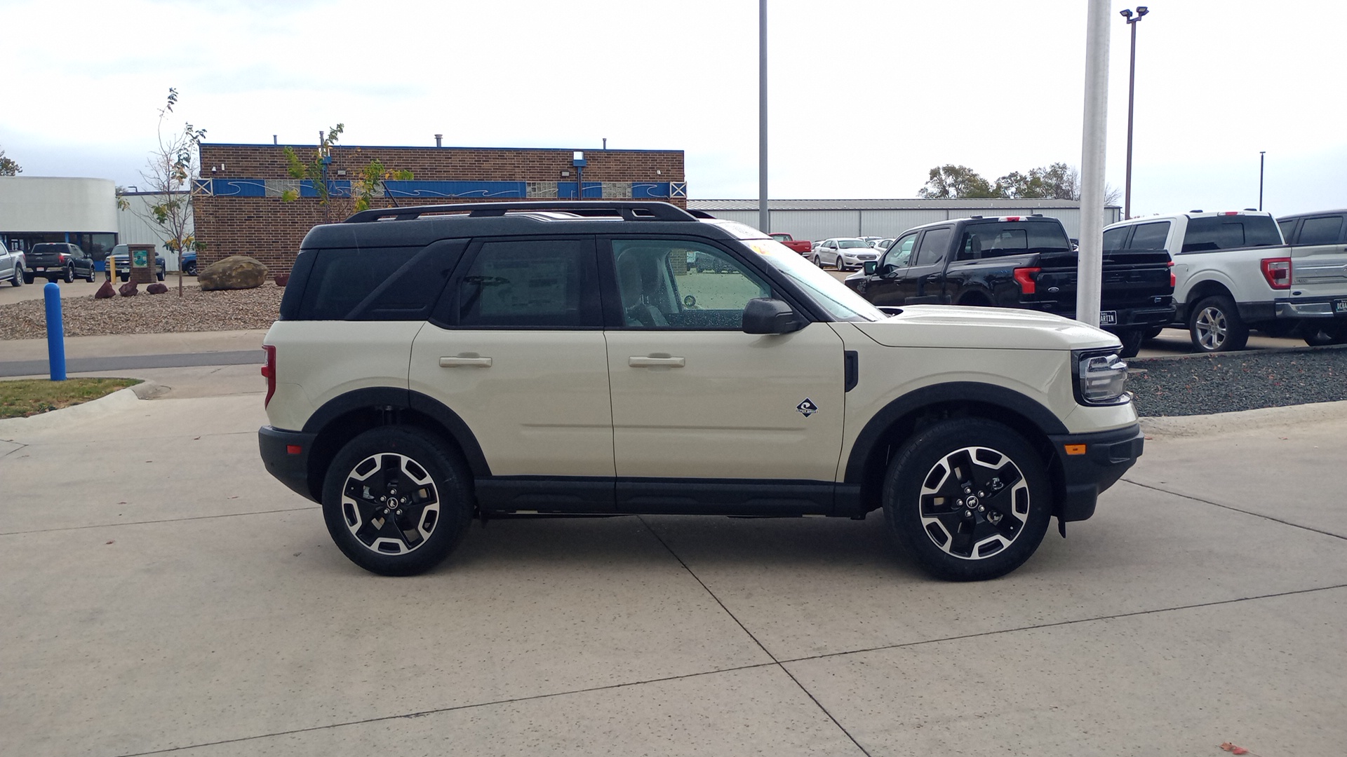 2024 Ford Bronco Sport Outer Banks 2